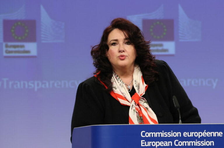 EU-Kommissarin für Gleichberechtigung, Helena Dalli: Ein Leitfaden soll die sprachliche Inklusion in ihrer Behörde fördern