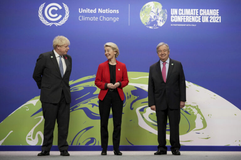 Großbritanniens Premierminister Boris Johnson (l.), EU-Kommissionschefin Ursula von der Leyen (CDU) und UN-Generalsekretär António Guterres