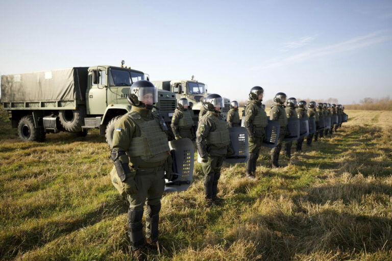 Die Ukraine verlegt Sicherheitskräfte an die Grenze Foto: picture alliance / ASSOCIATED PRESS | Uncredited