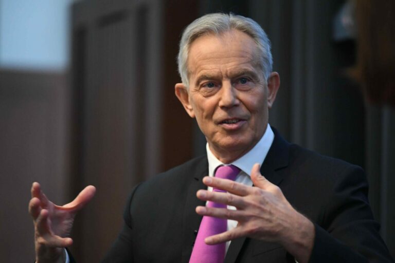 Der ehemalige britische Premierminister Tony Blair: Er fordert seine Partei auf, sich wieder auf das Arbeitermilieu zu konzentrieren