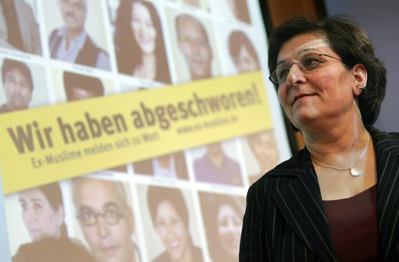 Die Islam-Kritikerin Mina Ahadi vor einer Pressekonferenz unter dem Titel "Wir haben abgeschworen" Foto: picture-alliance/ dpa | Rainer Jensen