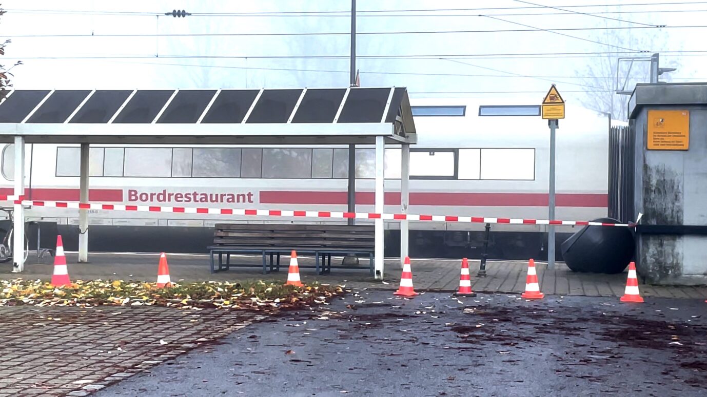 Bei der Messerattacke im ICE zwischen Regensburg und Nürnberg wurden vier Menschen teils schwer verletzt Foto: picture alliance/dpa/vifogra | ---