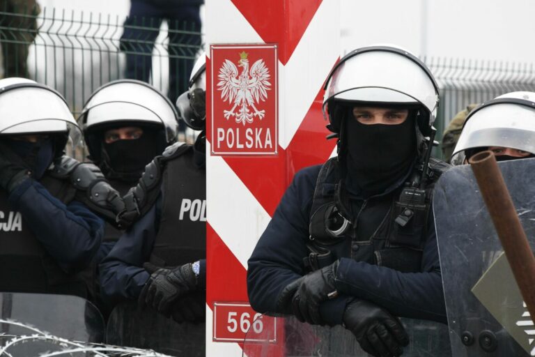 Sicherheitskräfte an der polnisch-weißrussischen Grenze