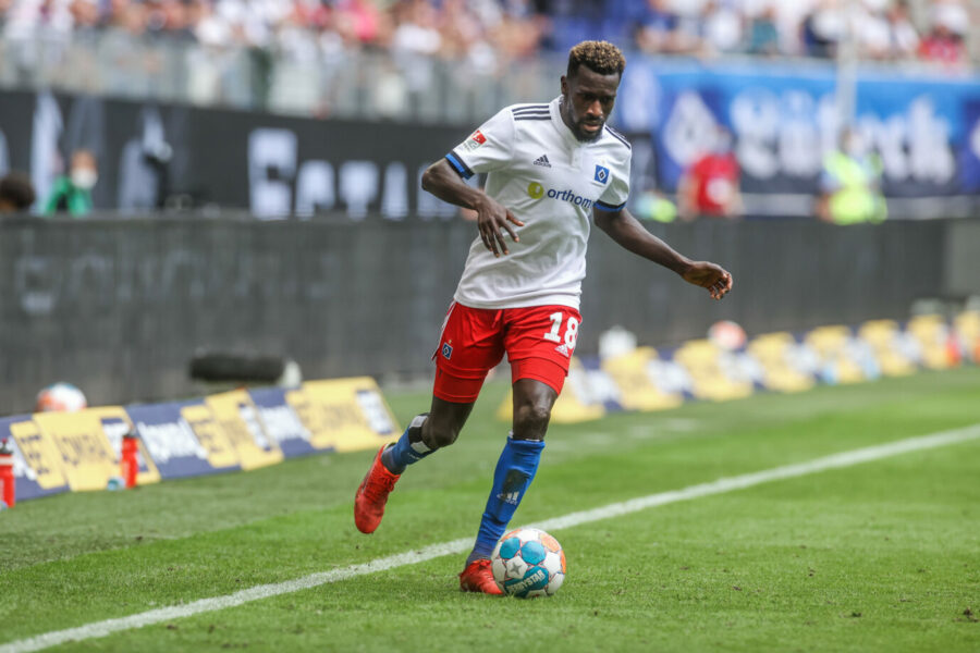 Der Fußballprofi "Bakery Jatta" muß sich vor Gericht wegen möglicher Falschangaben zu seiner Identität verantworten Foto: picture alliance / Tim Rehbein/RHR-FOTO | Tim Rehbein/RHR-FOTO