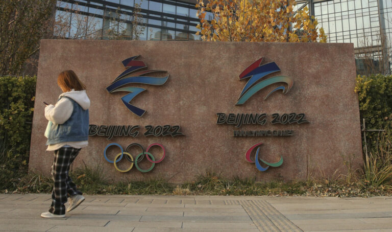 Logo der Olympischen Winterspiele in Peking: Der Boykott beginnt Foto: picture alliance / ASSOCIATED PRESS | Koki Kataoka
