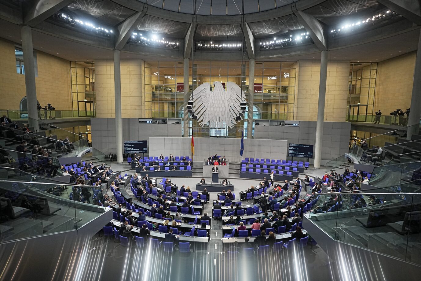 Bundestag: Beschloß zueltzt mehr als 500 Gesetze pro Legislaturperiode