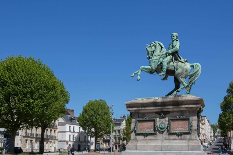 Die Napoleon-Statue soll wieder auf ihren alten Platz in Rouen zurückkehren (Archivbild) Foto: picture alliance / Gilles Targat/Photo12 | Gilles Targat