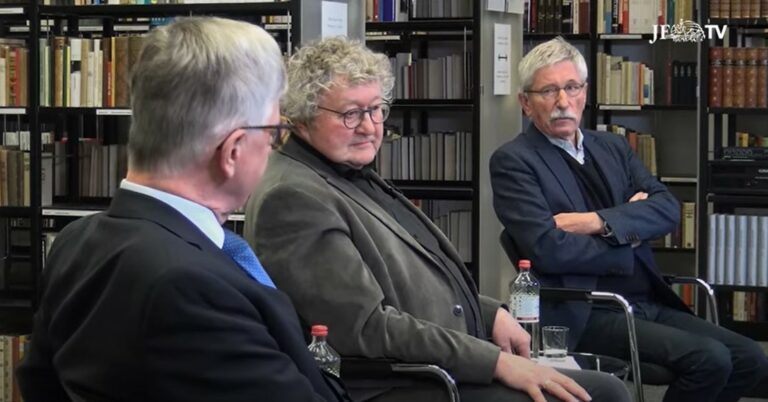 Karlheinz Weißmann, Werner J. Patzelt und Thilo Sarrazin (v. l. n. r.) diskutieren bei JF-TV über den Machtwechsel in Berlin Foto: JF-TV / Screenshot YouTube
