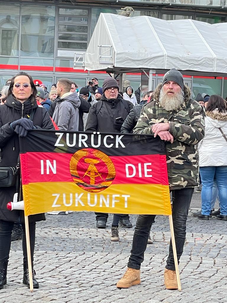 Demonstranten warnen vor Zuständen wie in der DDR