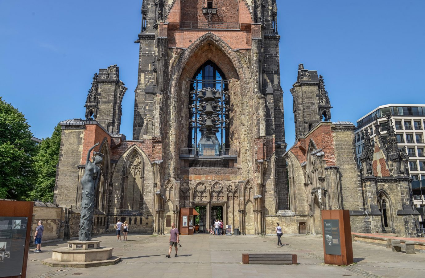 Ruine der ehemaligen Hauptkirche St. Nikolai in Hamburg: Heute ist sie Mahnmal und Gedenkstätte gegen den Bombenkrieg