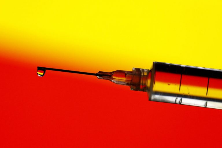Corona-Impfungen sorgen für mehr gemeldete Todesfälle als herkömmliche Vakzine