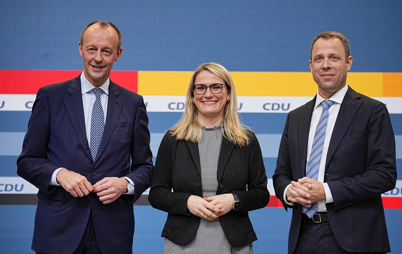 Der neue Parteichef Friedrich Merz (l.) mit Generalsekretär Mario Czaja und dessen Stellvertreterin Christina Stumpp (Archivbild)