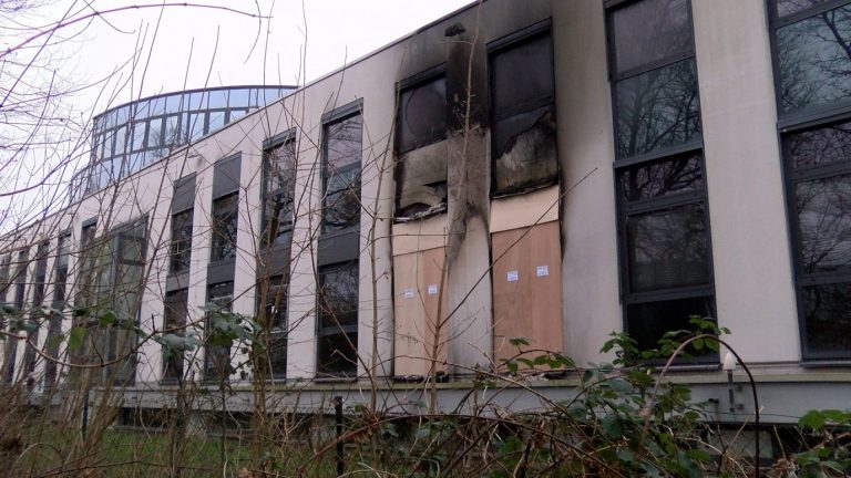 Das beschädigte Gebäude des Bremer Raumfahrtkonzerns OHB: Bereits im November versuchten mutmaßliche Linksextremisten die Büroräume in Brand zu stecken