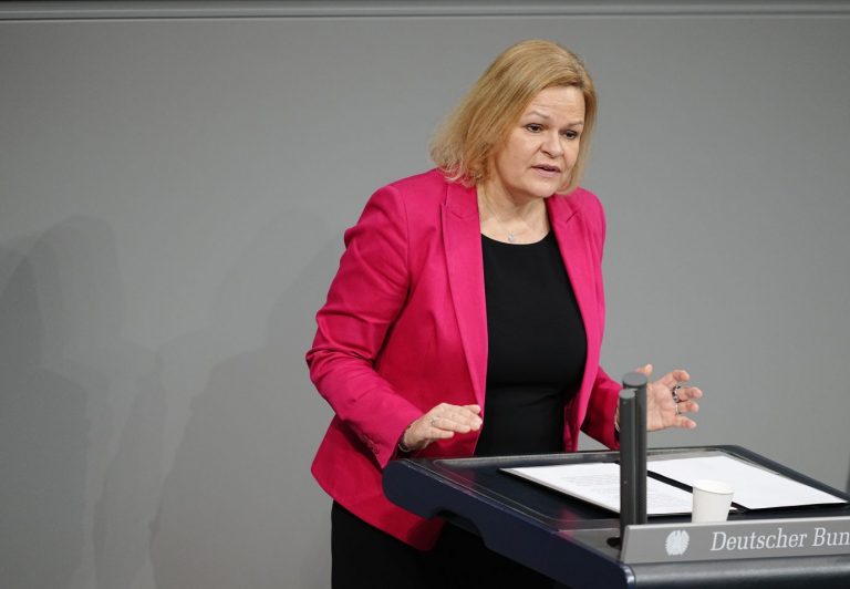 Bundesinnenministerin Nancy Faeser (SPD): Rechtsextremismus sei die größte Gefahr für die Demokratie in Deutschland