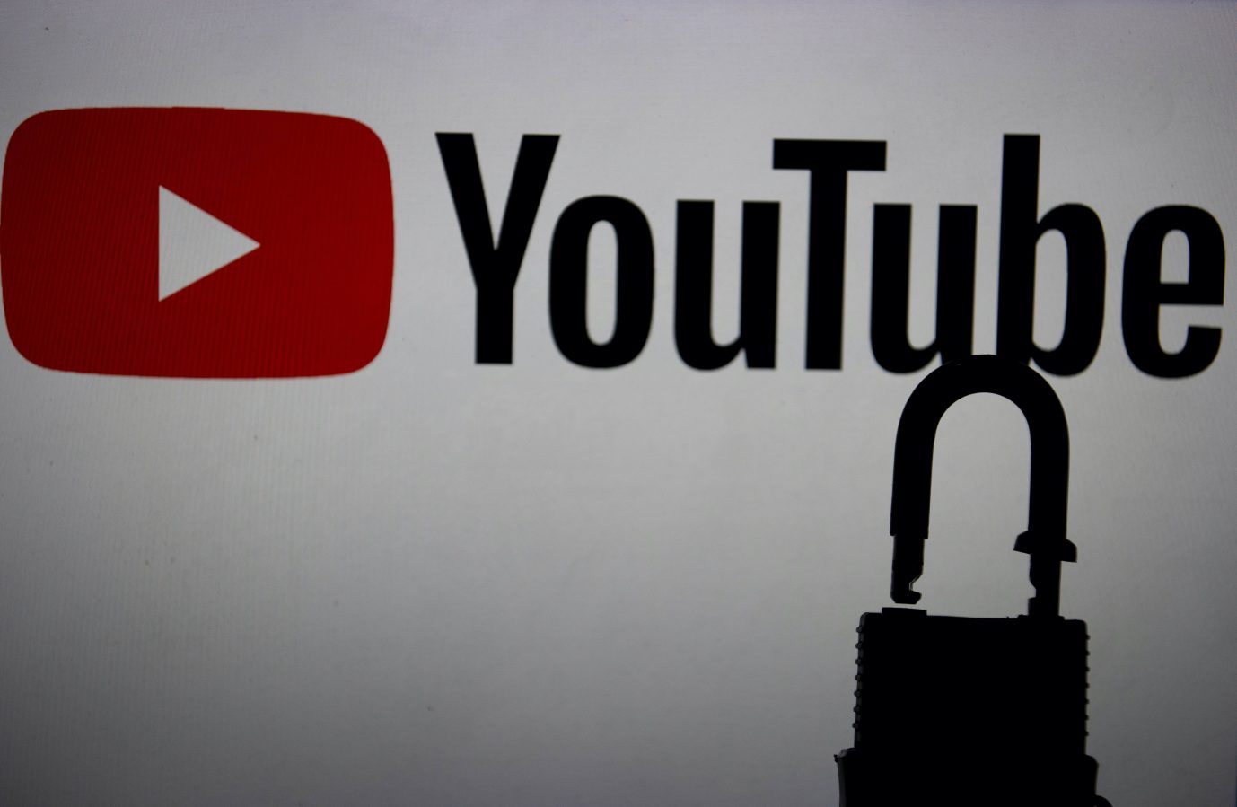 Über 80 Recherche-Plattformen wollen den Internet-Riesen YouTube dazu bringen, strenger gegen Fake-News vorzugehen Foto: picture alliance / AA | Mustafa Ciftci