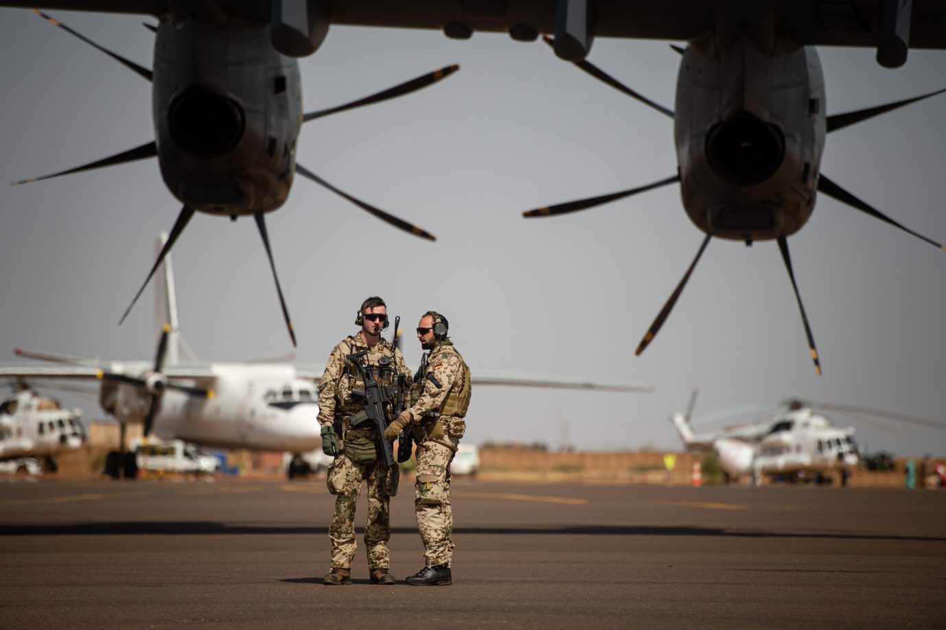 Bundeswehrsoldaten in Mali: Bleiben sie - die Verteidigungsministerin muß noch überlegen Foto: picture alliance/dpa | Arne Immanuel Bänsch