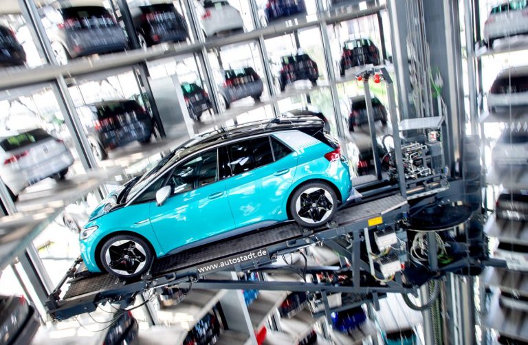 Elektroauto der Marke VW: Händler profitieren von Subventionen