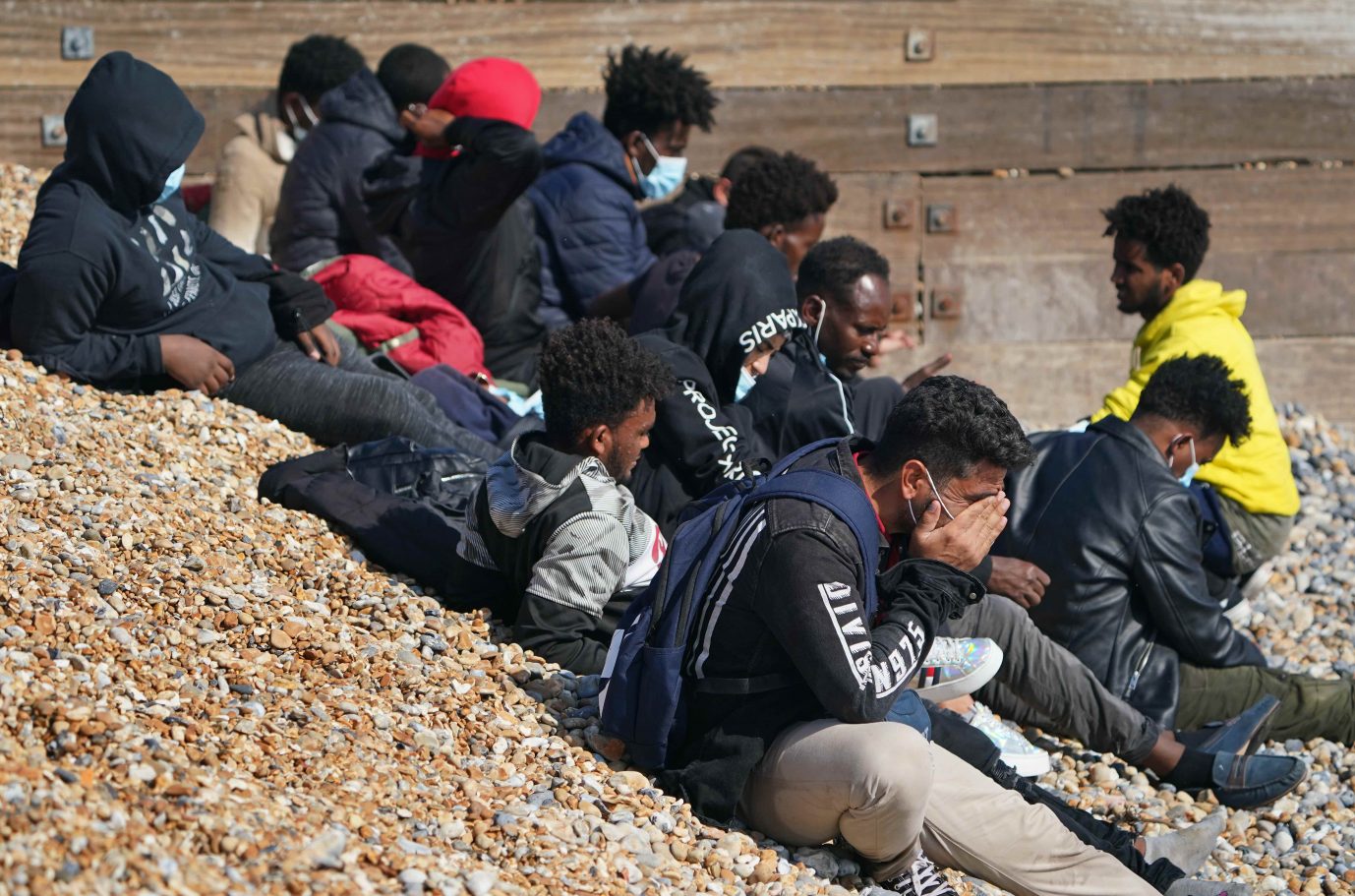 Migranten an der britischen Küste: Im vergangenen Jahr erreichte die Zahl der Einwanderer über die Ärmelkanalroute ein Rekordhoch