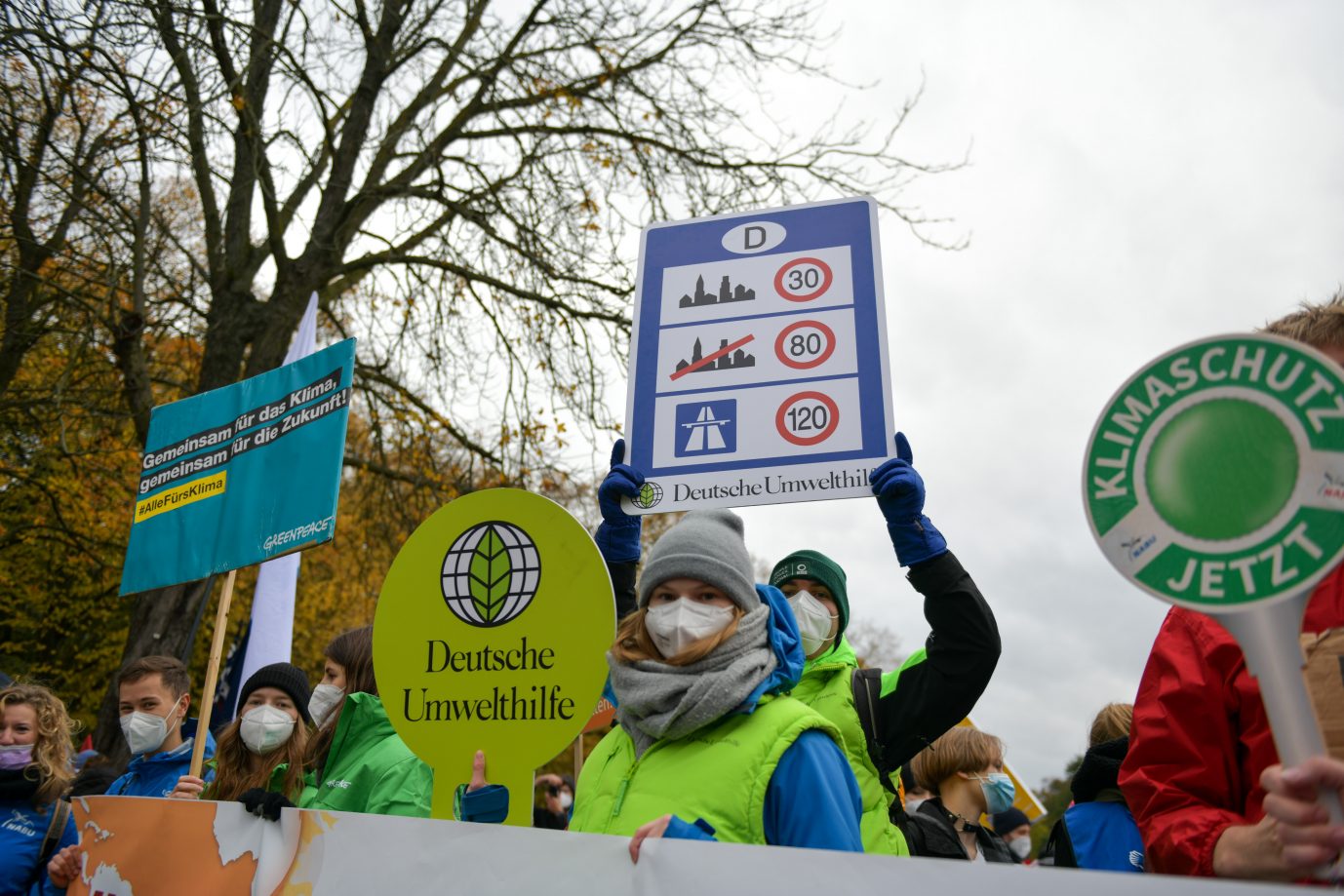 Deutsche Umwelthilfe demonstriert für Klimaschutz: Der Welt drohten hohe Belastungen, weil die globalen Treibhausgase nicht genug reduziert würden