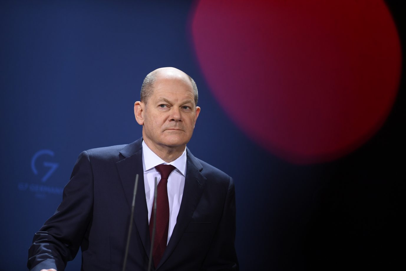 Bundeskanzler Olaf Scholz (SPD) steht wegen seiner Rolle in der Cum-Ex-Affäre weiter im Blickpunkt Foto: picture alliance / ASSOCIATED PRESS | Christophe Gateau