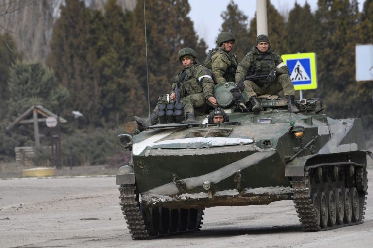 Panzer auf der Krim: Laut dem Militärexperten Martin van Creveld haben sich viele in den russischen Absichten bezüglich der Ukraine getäuscht Foto: picture alliance/dpa/Sputnik | Konstantin Mihalchevskiy