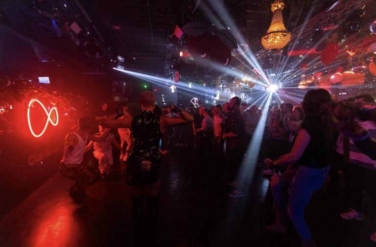 Ein Londoner Nachtclub sorgt mit höheren Eintrittspreisen für weiße Heterosexuelle für Empörung (Symbolbild) Foto: picture alliance / empics | David Parry