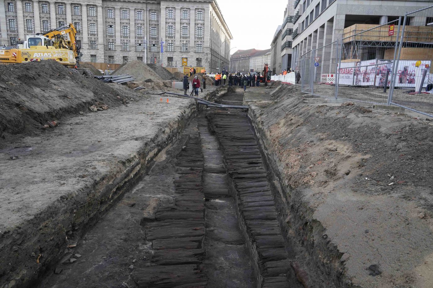 Denkmalschützer kritisieren die Stadt Berlin dafür, eine 800 Jahre alte Straße zerstört zu haben Foto: picture alliance / Geisler-Fotopress | Thomas Bartilla/Geisler-Fotopres