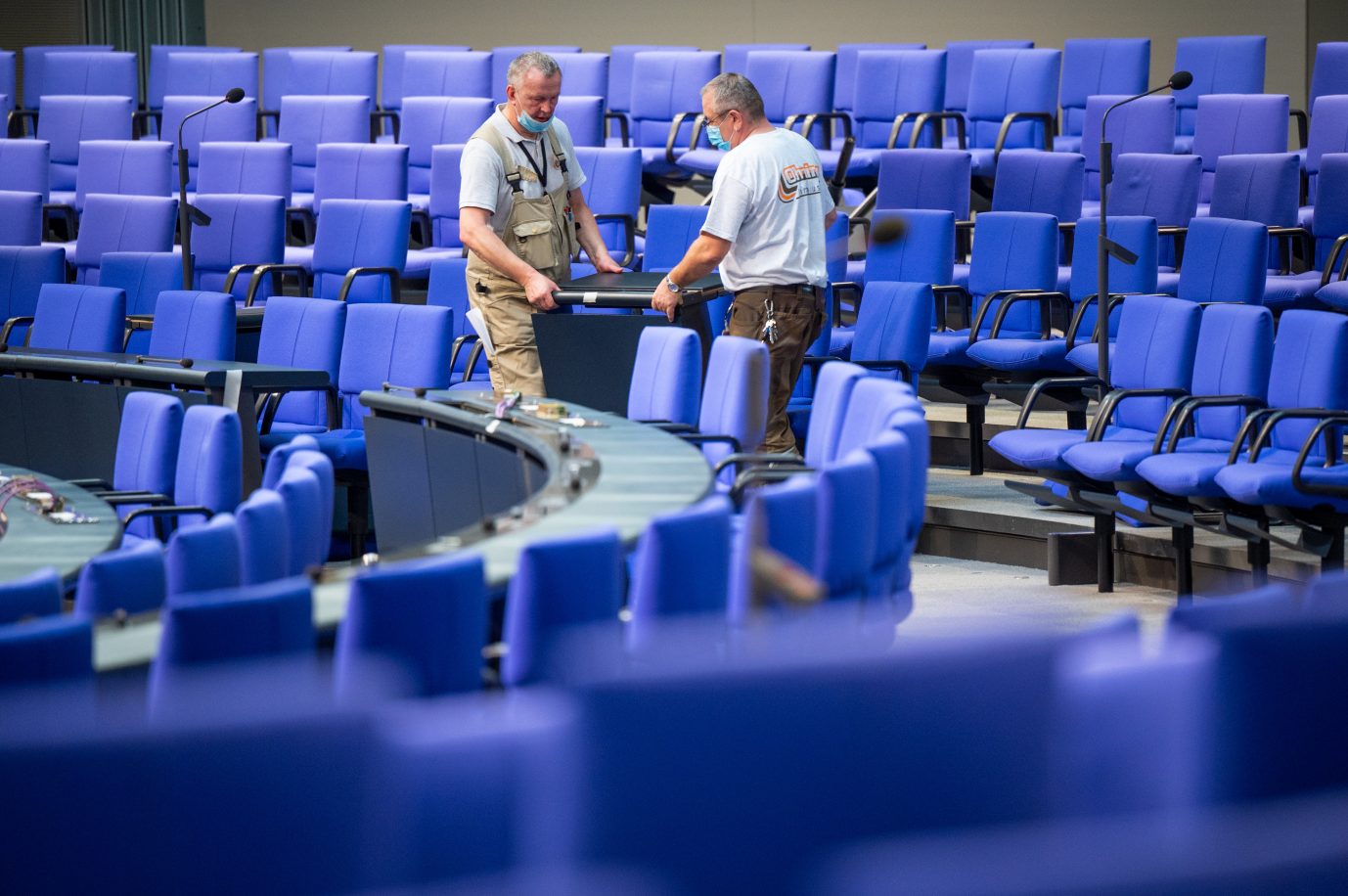 Umbau des Plenarsaals: Allein das Umstecken der Stühle und Pulte kostete etwa 5.000 Euro