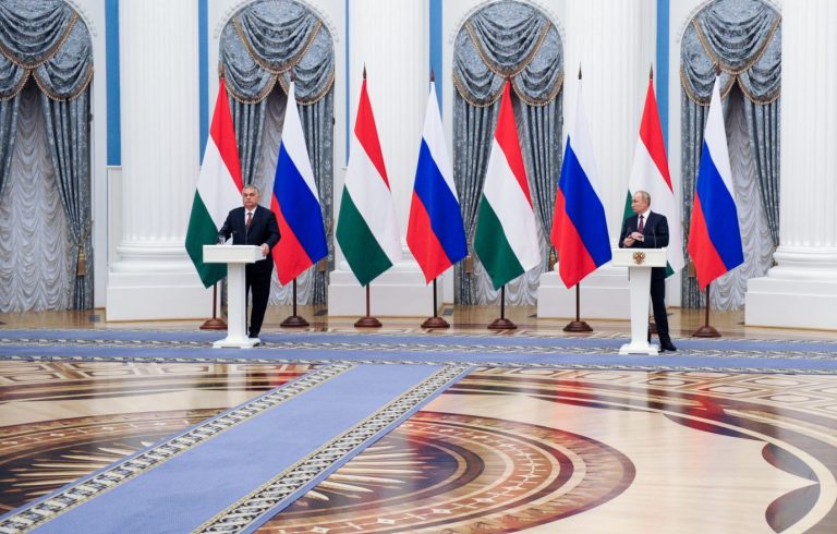 Die Distanz wächst: Ungarns Ministerpräsident Viktor Urban (l.) und Rußlands Präsident Wladimir Putin (r.) Foto: picture alliance/dpa/Russian President Press Office | Mikhail Klimentyev