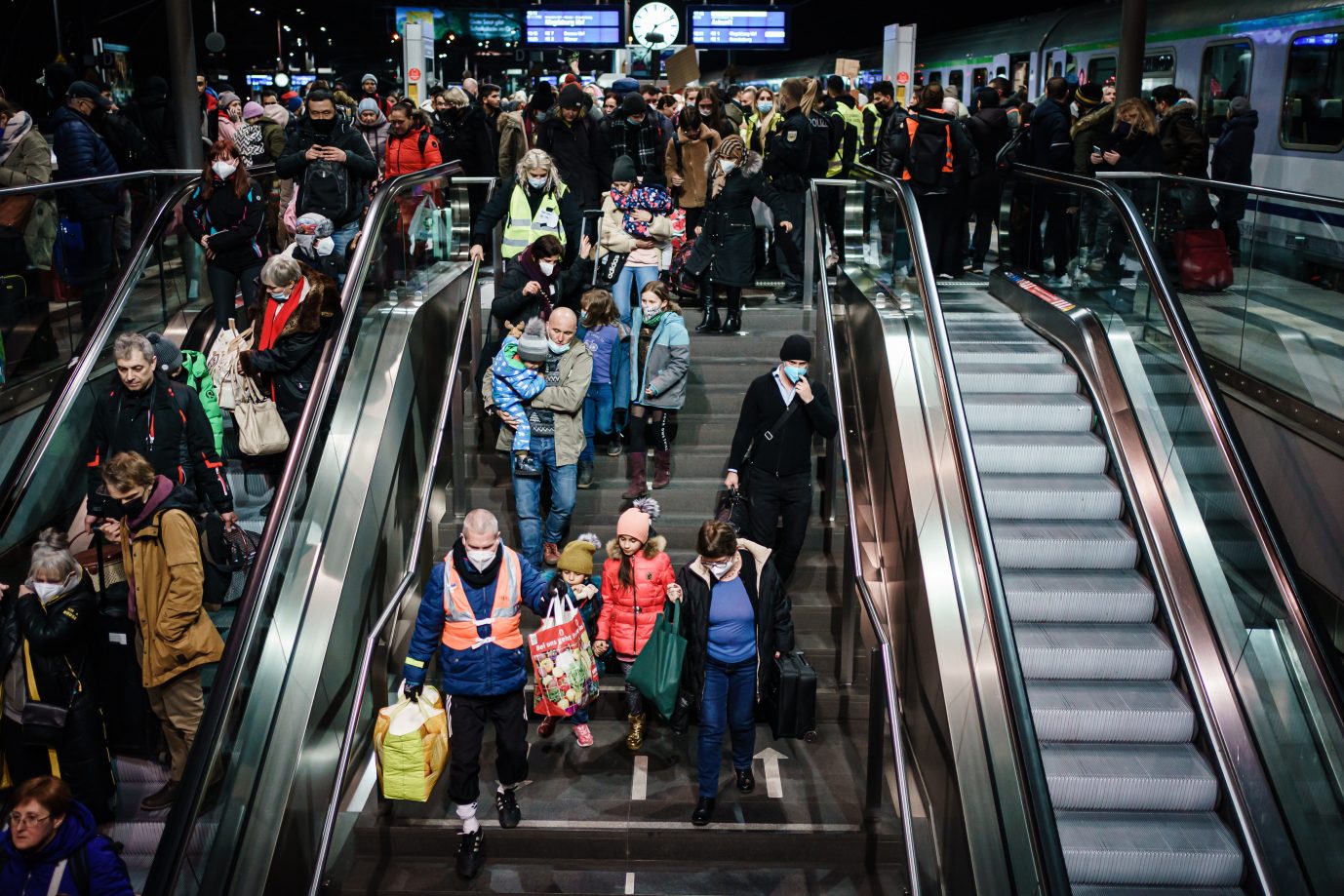 Ukrainische Flüchtlinge am Berliner Hauptbahnhof: 10.000 weitere könnten kommen Foto: picture alliance / CLEMENS BILAN / EPA