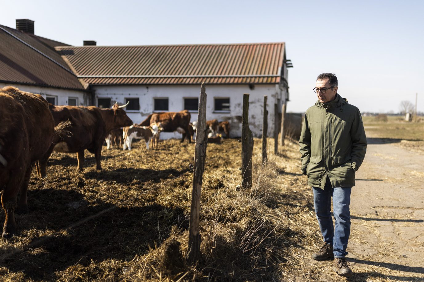 Bundeslandwirtschaftsminister Dem Özdemir besucht einen Bauernhof Foto: picture alliance / photothek | Florian Gaertner