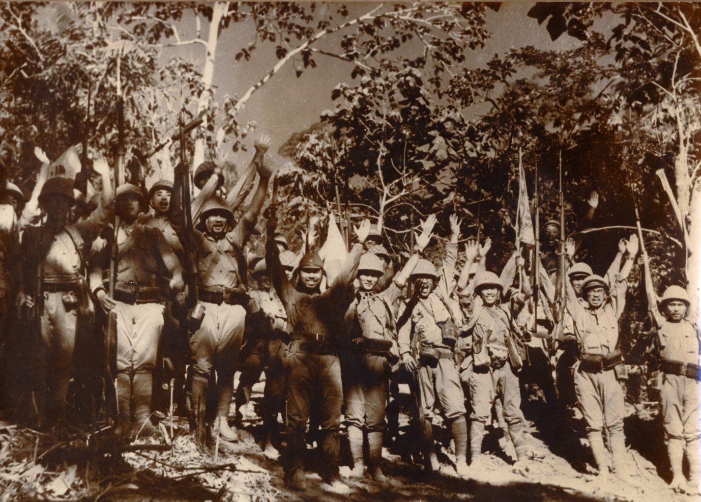 "Asien den Asiaten": Japanische Soldaten feiern ihren Sieg gegen US-Truppen auf den Philippinen 1942 Foto: picture alliance / Heritage-Images | Keystone Archives