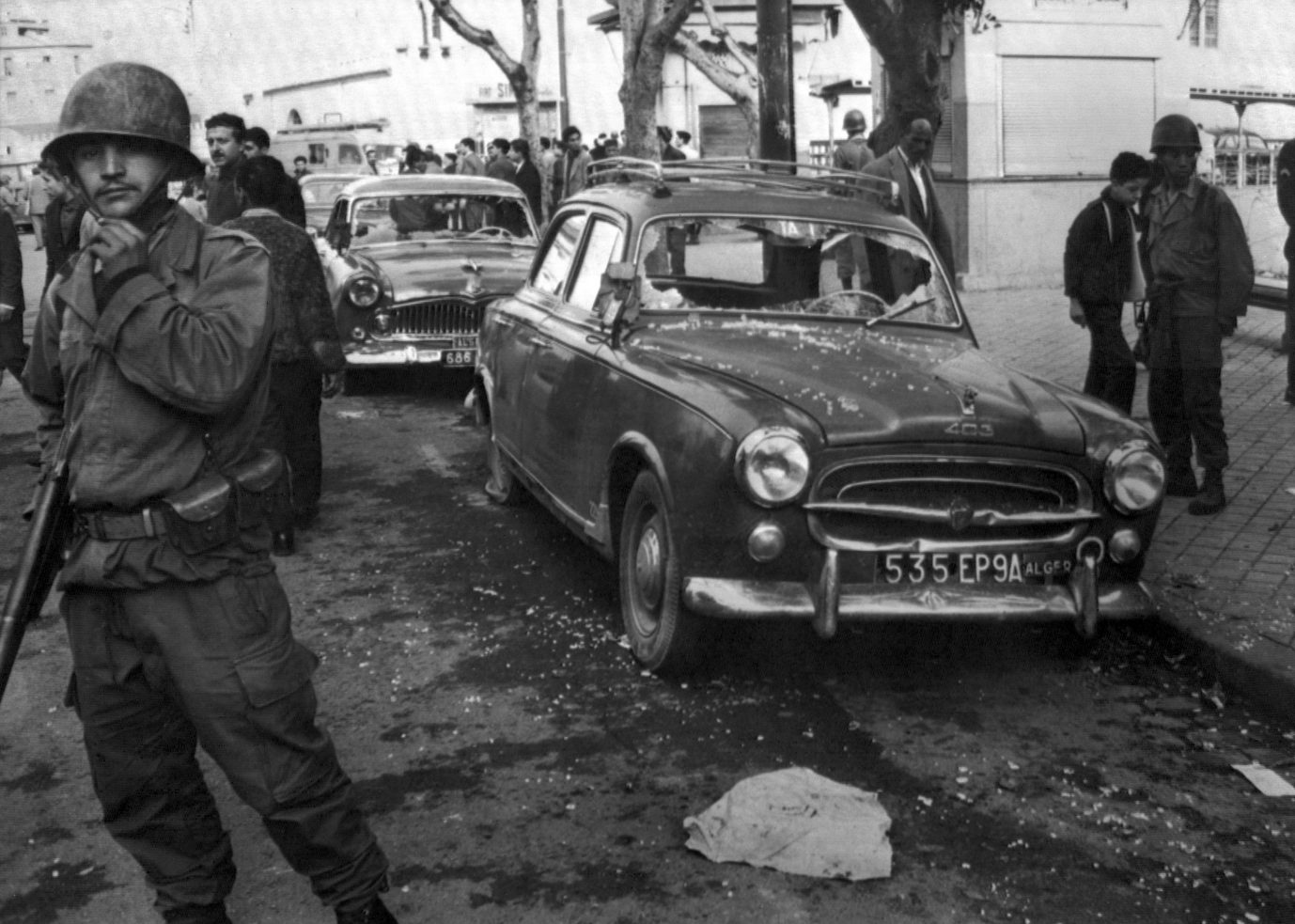 Spuren von Artilleriebeschuß: Algerien versank 1962 in Gewalt Foto: picture alliance/AP Images | Uncredited