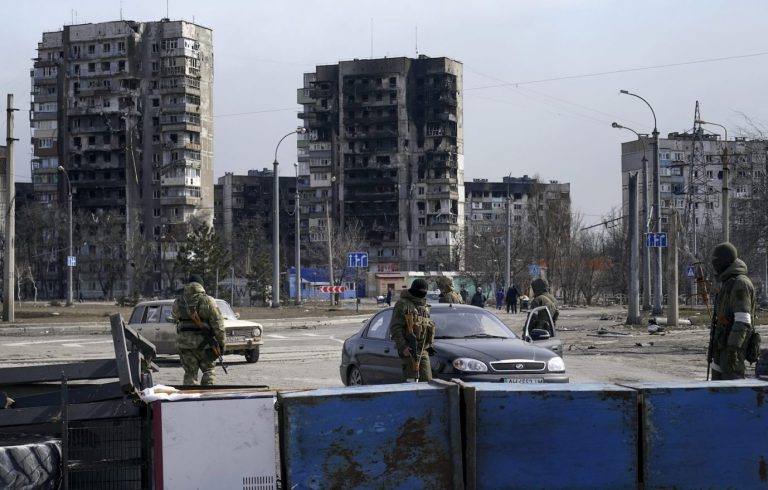 Das umkämpfte Mariupol: Ausharren wofür? Foto: picture alliance / AA | Stringer