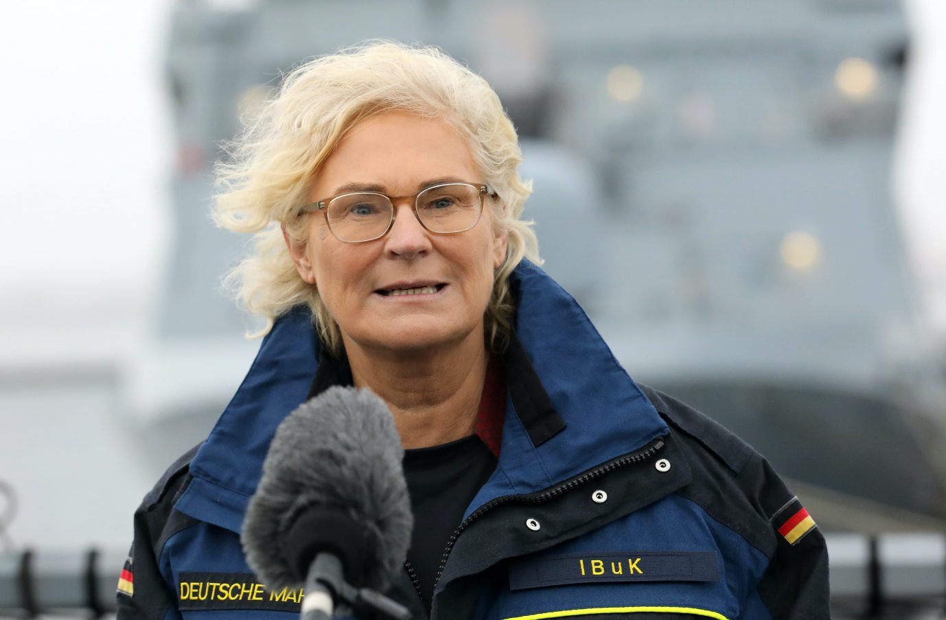 Bundesverteidigungsministerin Christine Lambrecht (SPD) bei einem Besuch der Bundesmarine in Warnemünde Foto: picture alliance/dpa/dpa-Zentralbild-Pool | Bernd Wüstneck