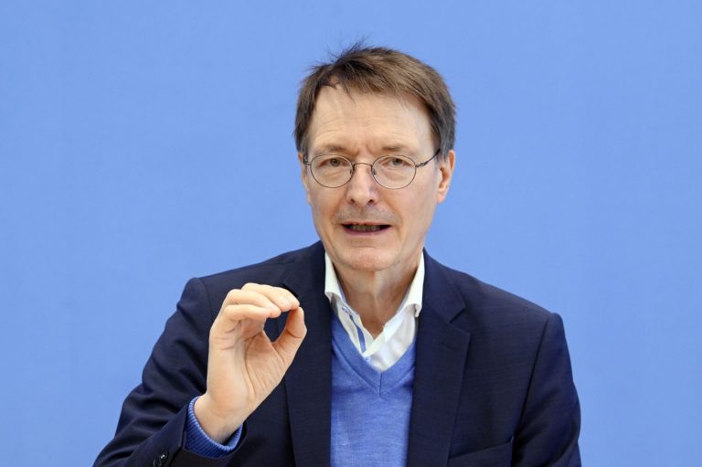 Bundesgesundheitsminister Karl Lauterbach (SPD): Deutschland drohe womöglich eine „absolute Killervariante“ des Coronavirus