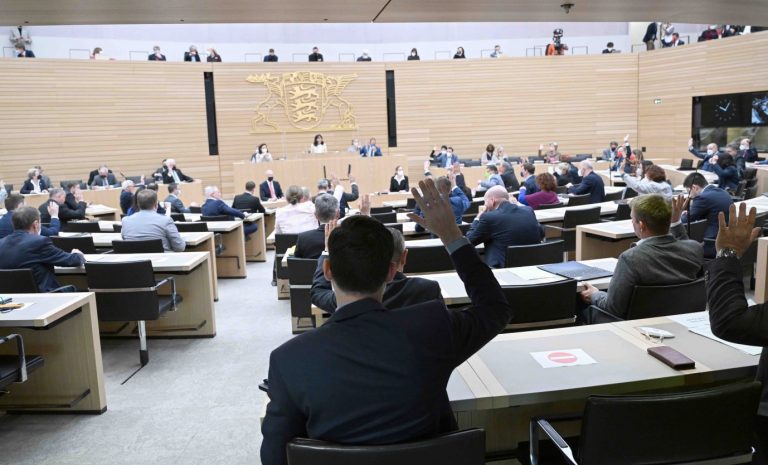Der Baden-Württembergische Landtag hat sich für eine Senkung des Wahlalters auf 16 Jahre entschieden Foto: picture alliance/dpa | Bernd Weißbrod