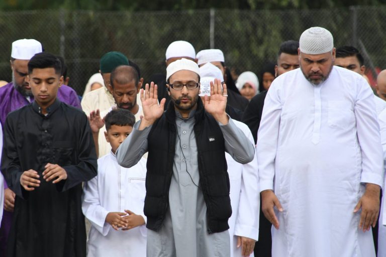 Moslems beten zum Ende des Fastenmonats Ramadan in einem Londoner Park (Archivbild) Foto: picture alliance / matrixpictures | matrixpictures.co.uk