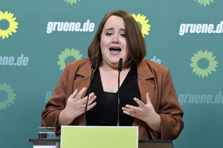 Eine Aussage von Grünen-Chefin Ricarda Lang bei "Anne Will" über die Laufzeiten der drei deutschen Atomkraftwerke läßt aufhorchen.