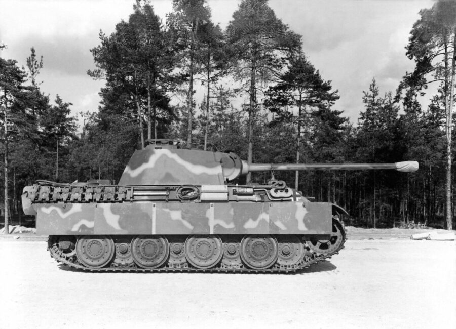 Deutscher Panzerkampfwagen V Panther auf einem Übungsgelände der Wehrmacht Foto: picture alliance / Photo12/Collection Bernard Croch | - 