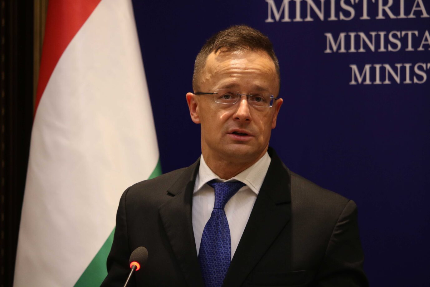 Ungarns Außenminister Péter Szijjártó: „Wir werden nicht zulassen, daß das ungarische Volk den Preis für den Krieg zahlt“