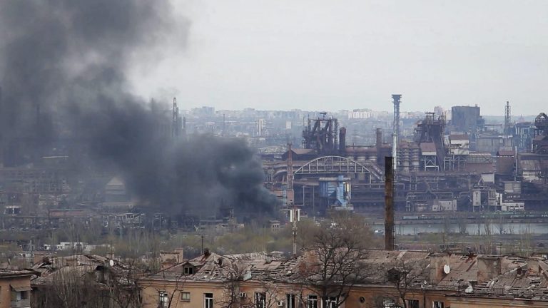 Das umkämpfte Stahlwerk: Mariupol liegt in Trümmern Foto:picture alliance / ASSOCIATED PRESS | Uncredited