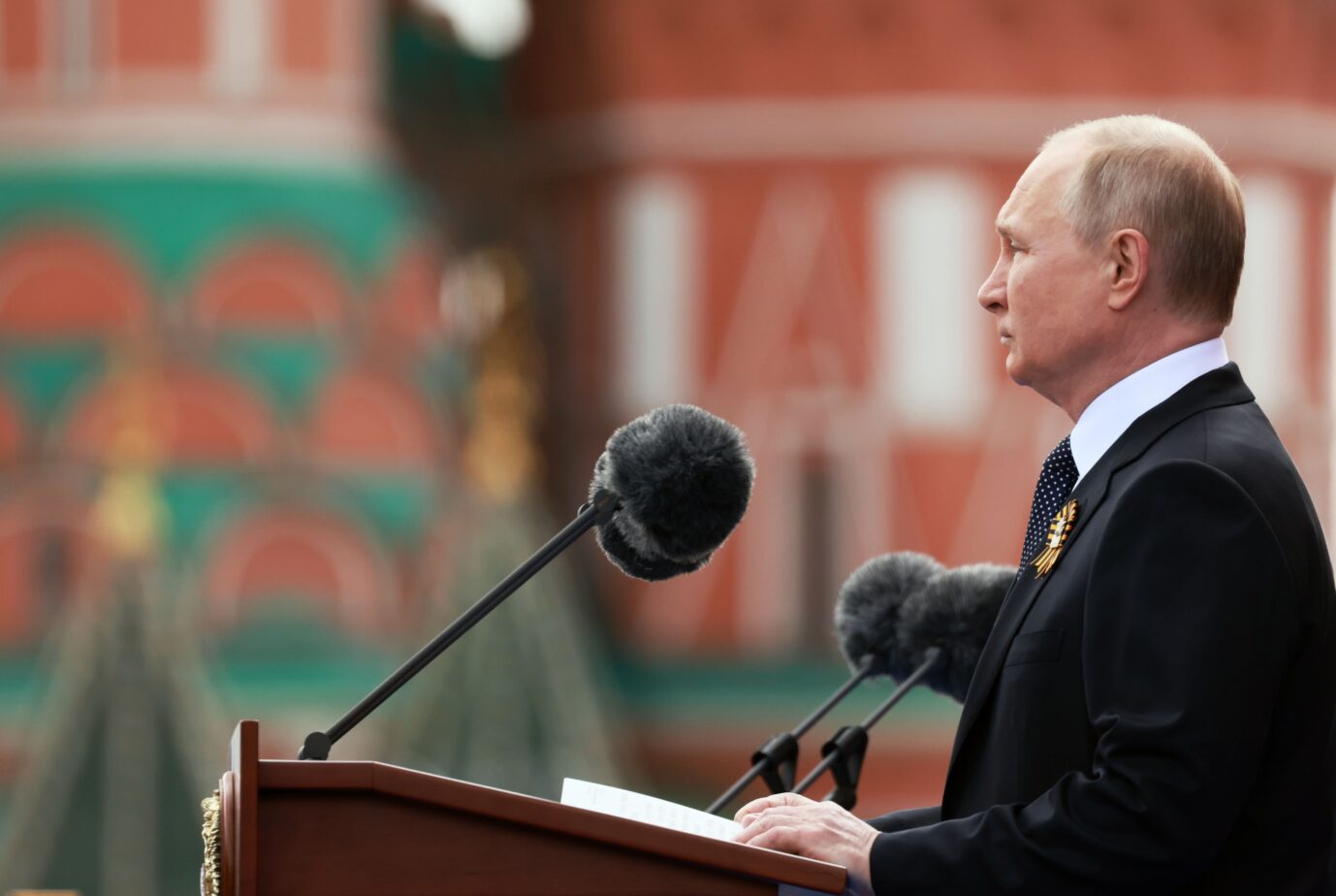 Putin während der Siegesparade: Angriffskrieg verteidigt Foto: picture alliance / EPA | MIKHAIL METZEL / KREMLIN POOL / SPUTNIK