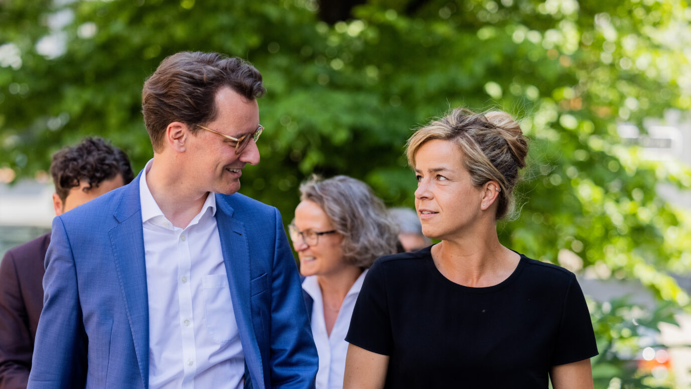 NRW-Ministerpräsident Hendrik Wüst (CDU) und Grünen-Chefin Mona-Neubaur: das nächste schwarz-grüne Bündnis? Foto: picture alliance/dpa | Rolf Vennenbernd