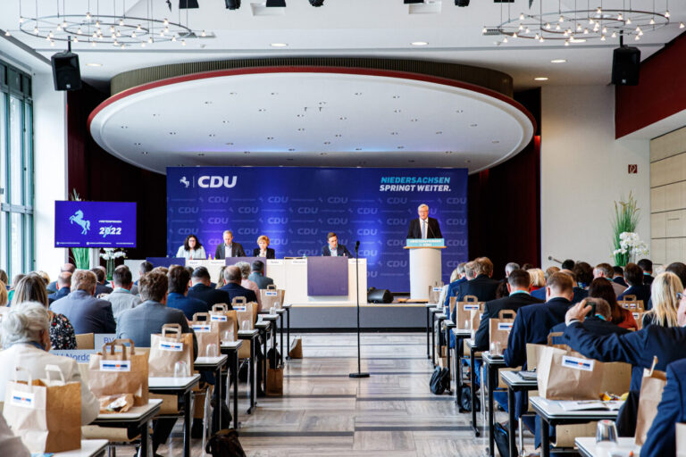 Landesdelegiertenversammlung der CDU Niedersachsen: Die Wahlliste wird paritätisch besetzt Foto: picture alliance/dpa | Michael Matthey