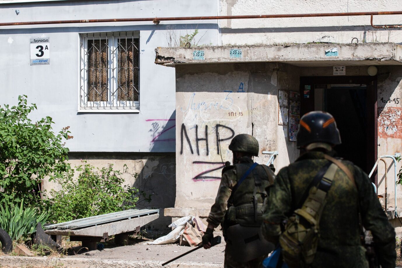 Russische Soldaten in der Stadt Sjewjerodonezk im Donbass: Schwere Gefechte im Osten der Ukraine Foto: picture alliance/dpa/TASS | Alexander Reka