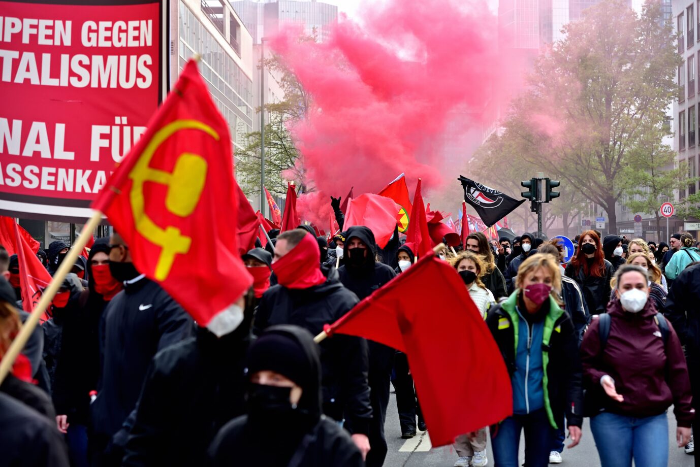 Die Antifa trommelt, um Chaos und Krawall auf Sylt anzurichten. Symbolfoto: picture alliance | Daniel Kubirski