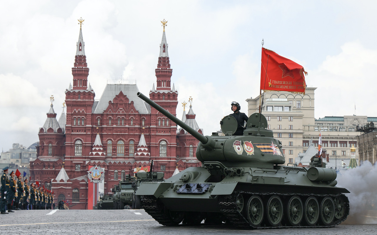 Militärparade zum 9. Mai in Moskau: Die Sowjetnostalgie lebt Foto: picture alliance/dpa/TASS | Sergei Bobylev