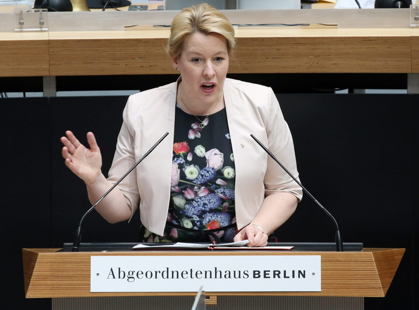 Bei ihre gestrigen Rede: Berlins Regierende Bürgermeisterin Franziska Giffey will mehr Ausländer einbürgern. Foto: picture alliance/dpa | Wolfgang Kumm