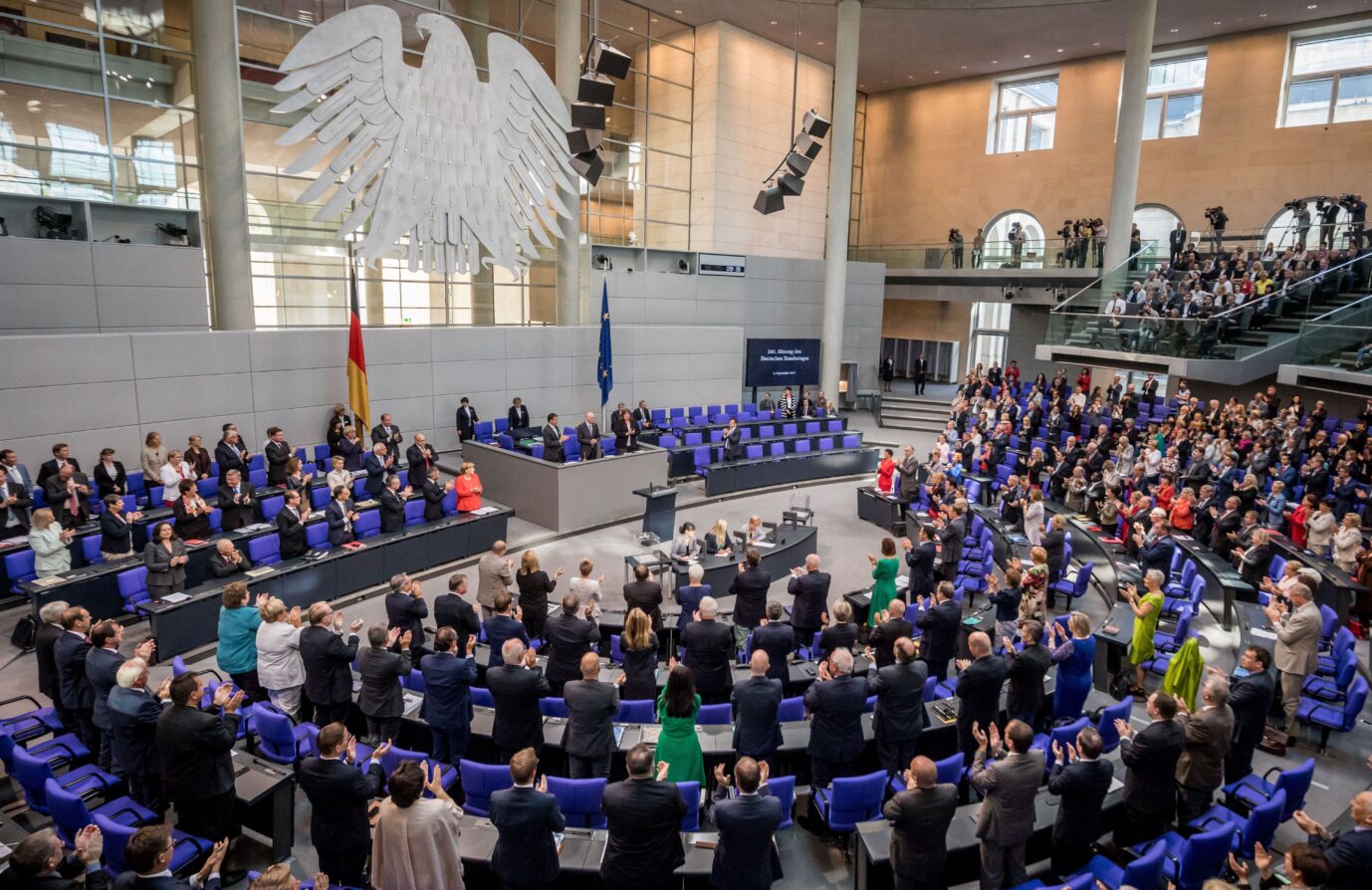 Mit einer Wahlrechtsreform soll der größte Bundestag aller Zeiten kleiner werden. Foto: picture alliance / Michael Kappeler/dpa